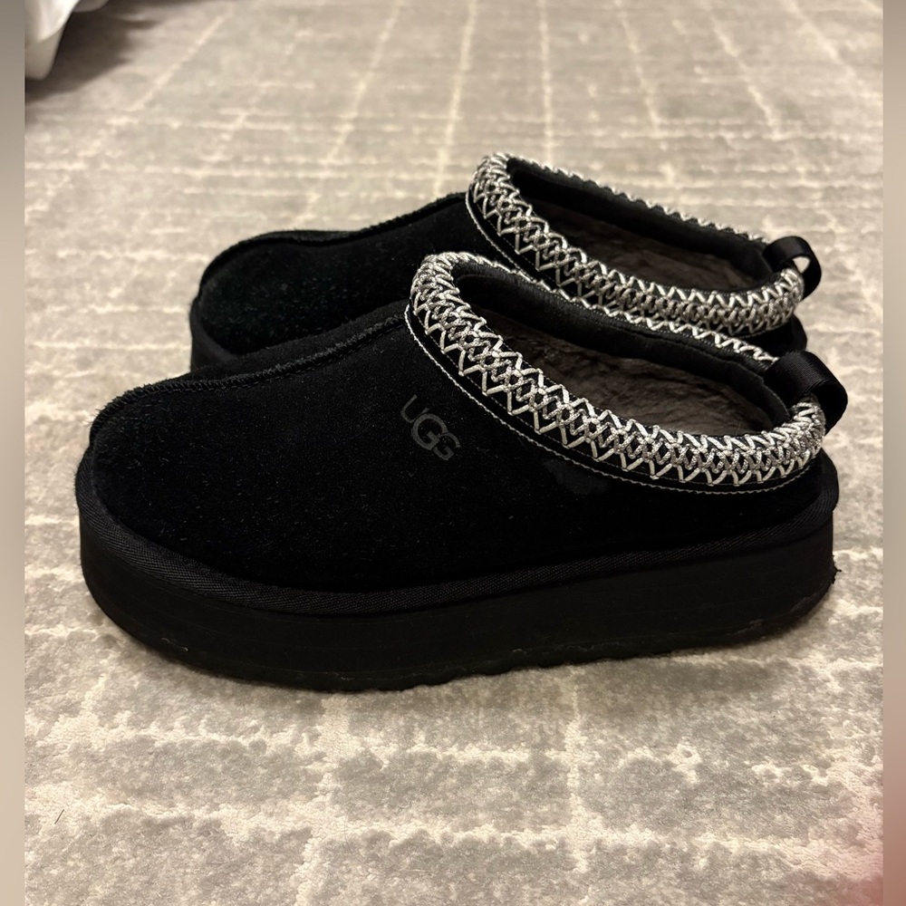Women’s UGG Tasman Platform Slippers - size 6
